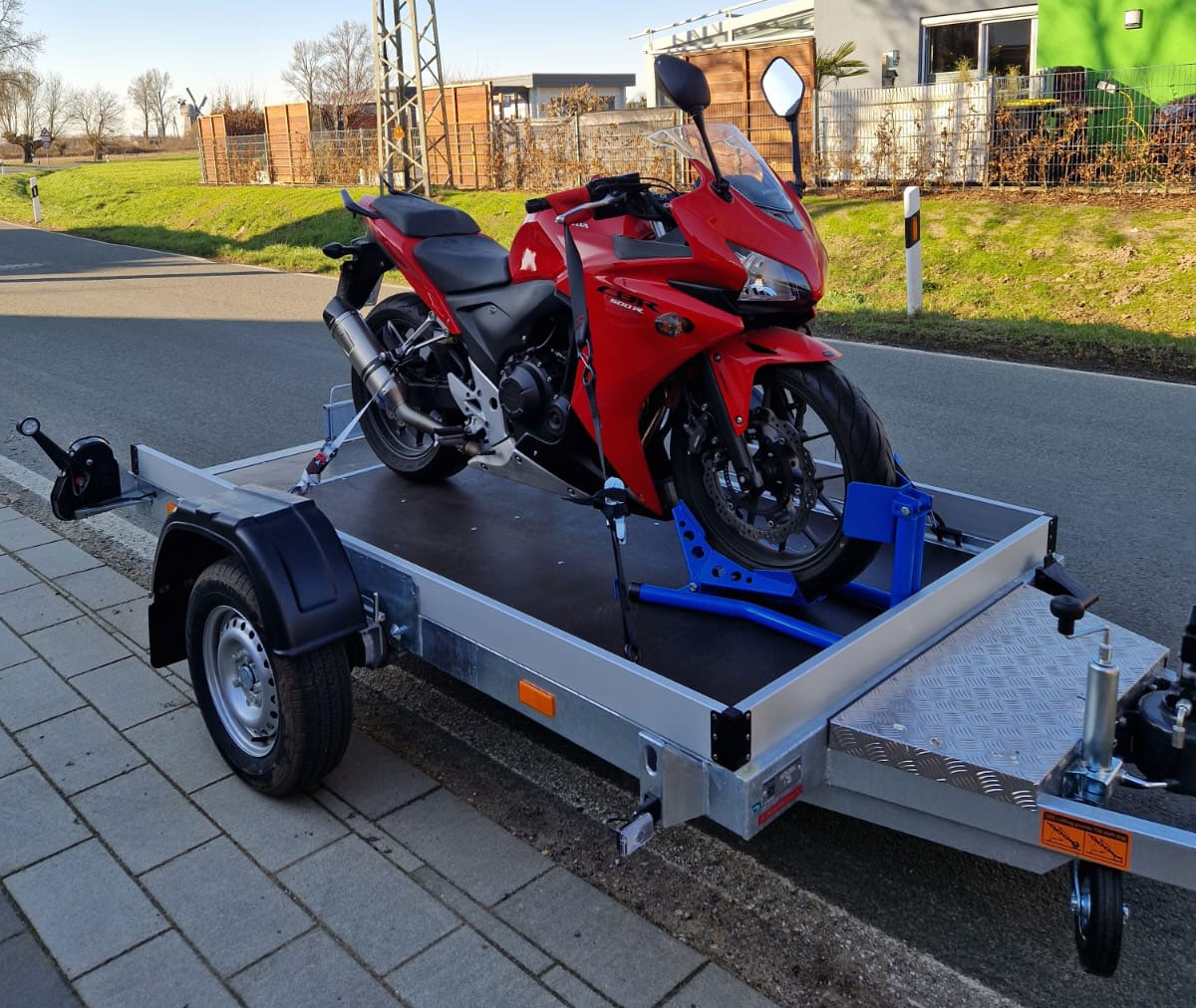 Motorradanhänger mit Motorrad